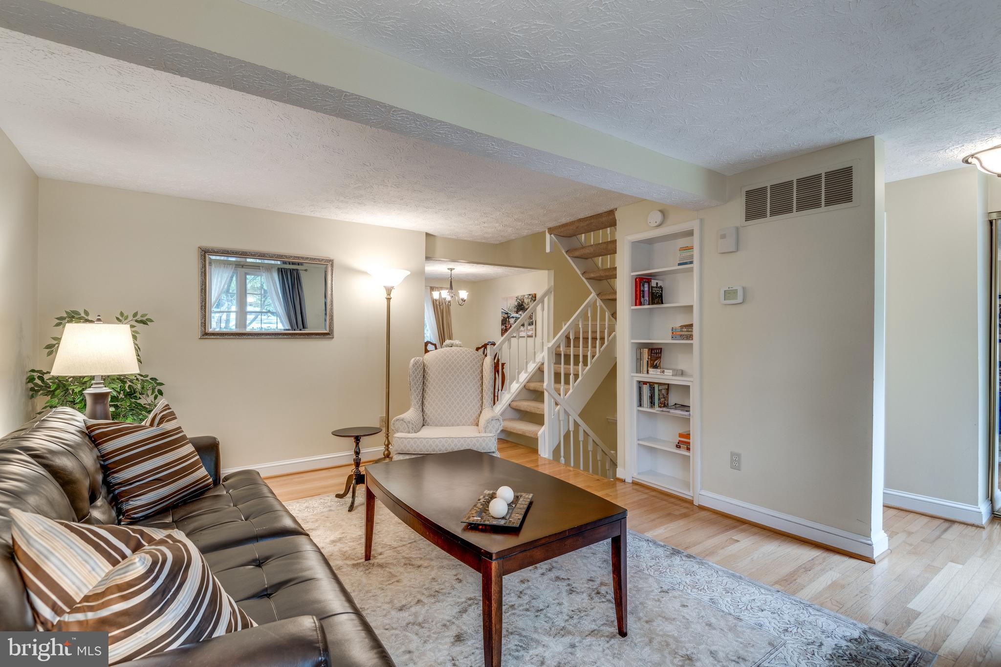 Built in bookcase or display shelves