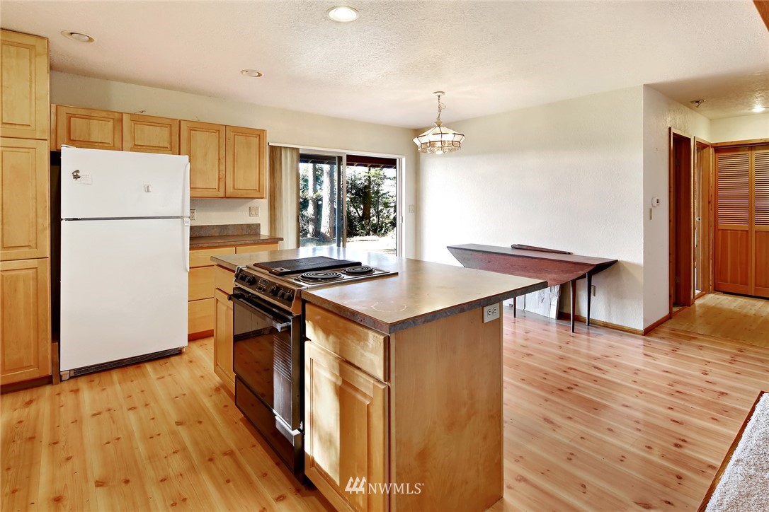2587 Birch Bay Lynden Road Custer, WA 98240 - Photo 21 of 39 a kitchen with stainless steel appliances granite countertop a refrigerator a stove and a wooden floors