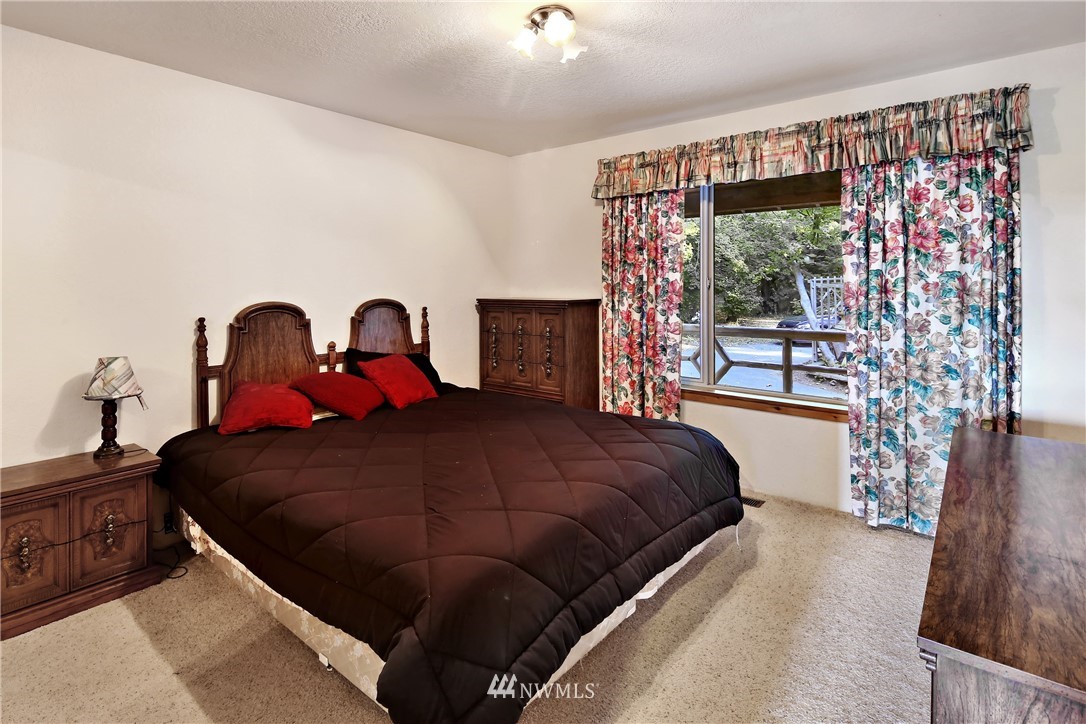 2587 Birch Bay Lynden Road Custer, WA 98240 - Photo 30 of 39 a bedroom with a bed and a window