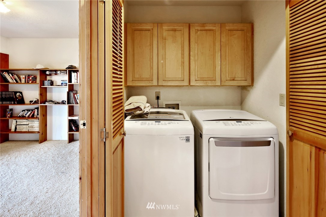 2587 Birch Bay Lynden Road Custer, WA 98240 - Photo 33 of 39 a utility room with dryer and washer