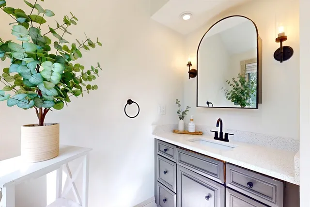 $1,790,000 | 22 Old Cambridge Turnpike, Lincoln, MA 01773