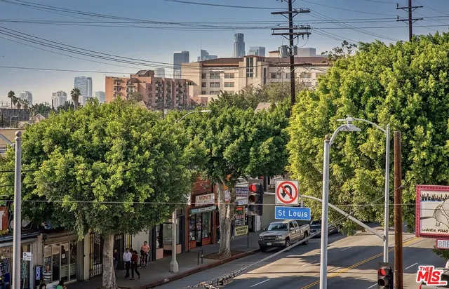 a view of multiple houses with a yard