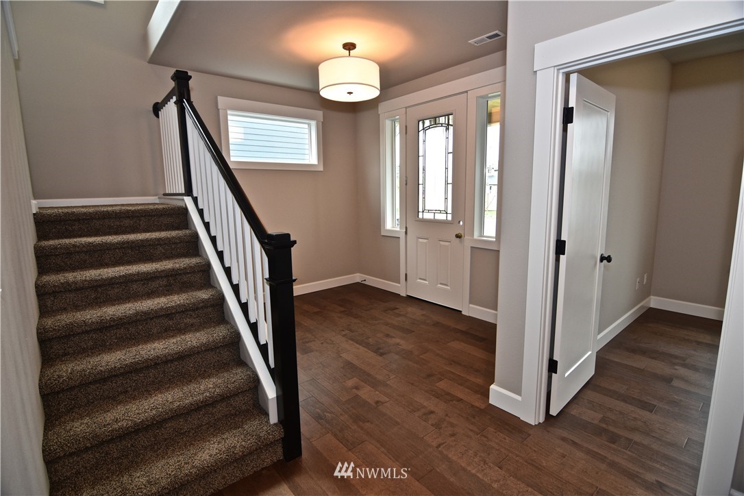14921 Benton Loop Sumner, WA 98390 - Photo 2 of 25 Gallery Image 2