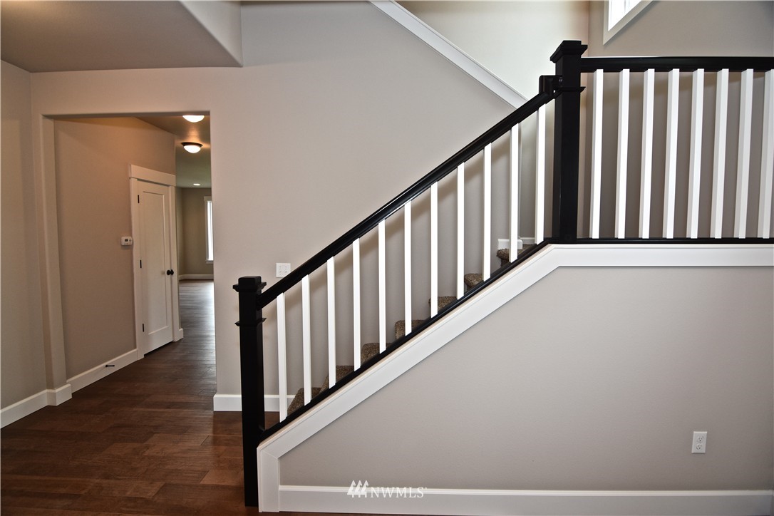 14921 Benton Loop Sumner, WA 98390 - Photo 3 of 25 Gallery Image 3