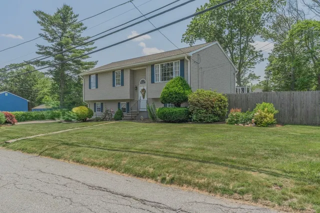 $525,000 | 136 Youngs Avenue, Coventry, RI 02816