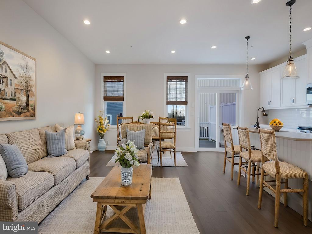 208 Foxhedge Road Chalfont, PA 18914 - Photo 5 of 29 Great Room Virtually Staged