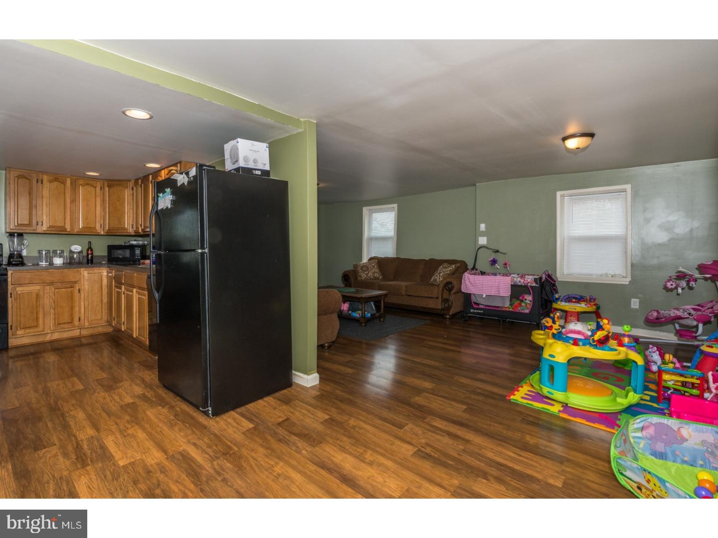 515 South Ridge Road Denver, PA 17517 - Photo 7 of 24 Living Room