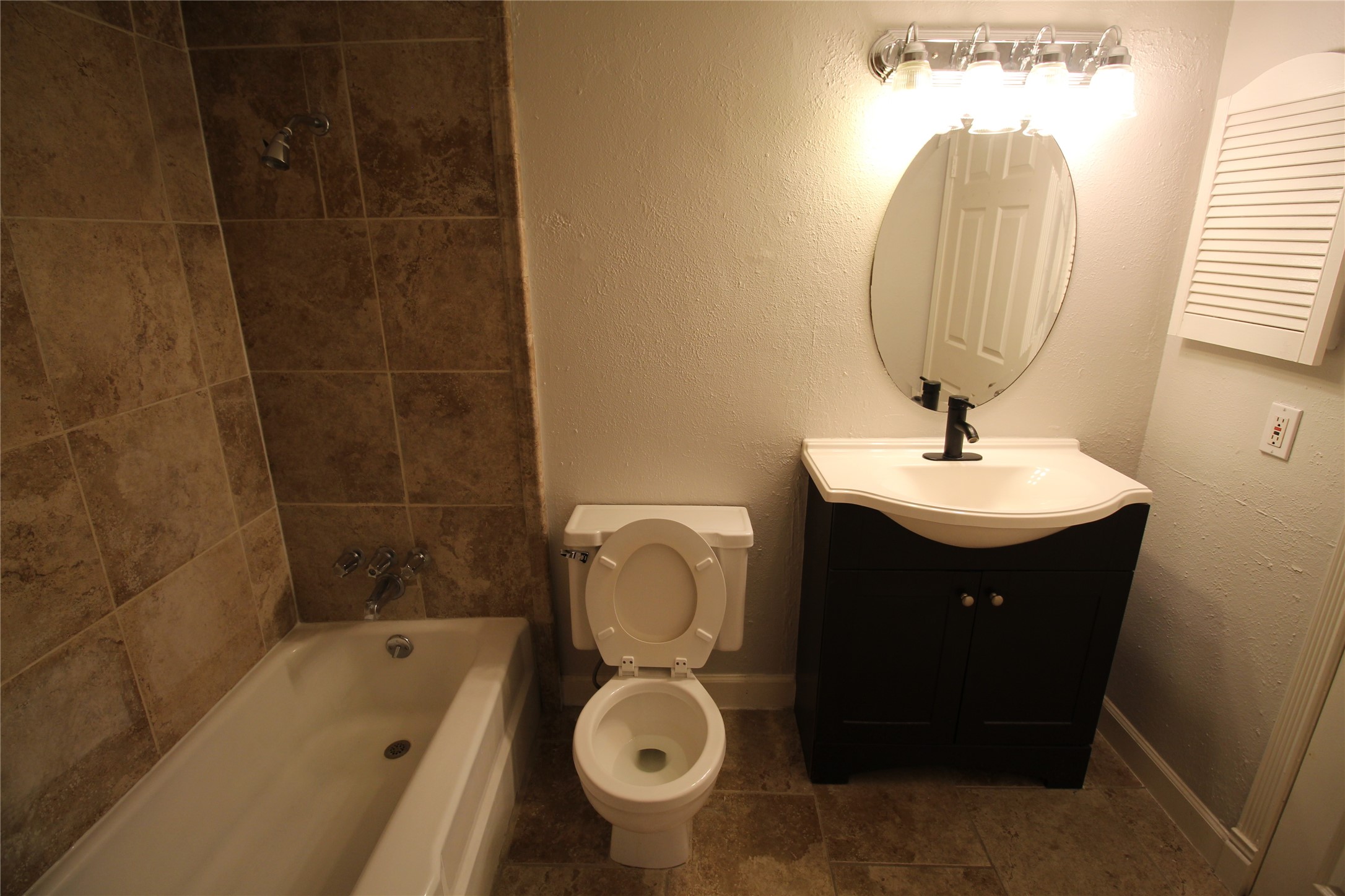 8277 Kingsbrook Road, Unit 255 Houston, TX 77024 - Photo 20 of 27 a bathroom with a sink toilet and shower