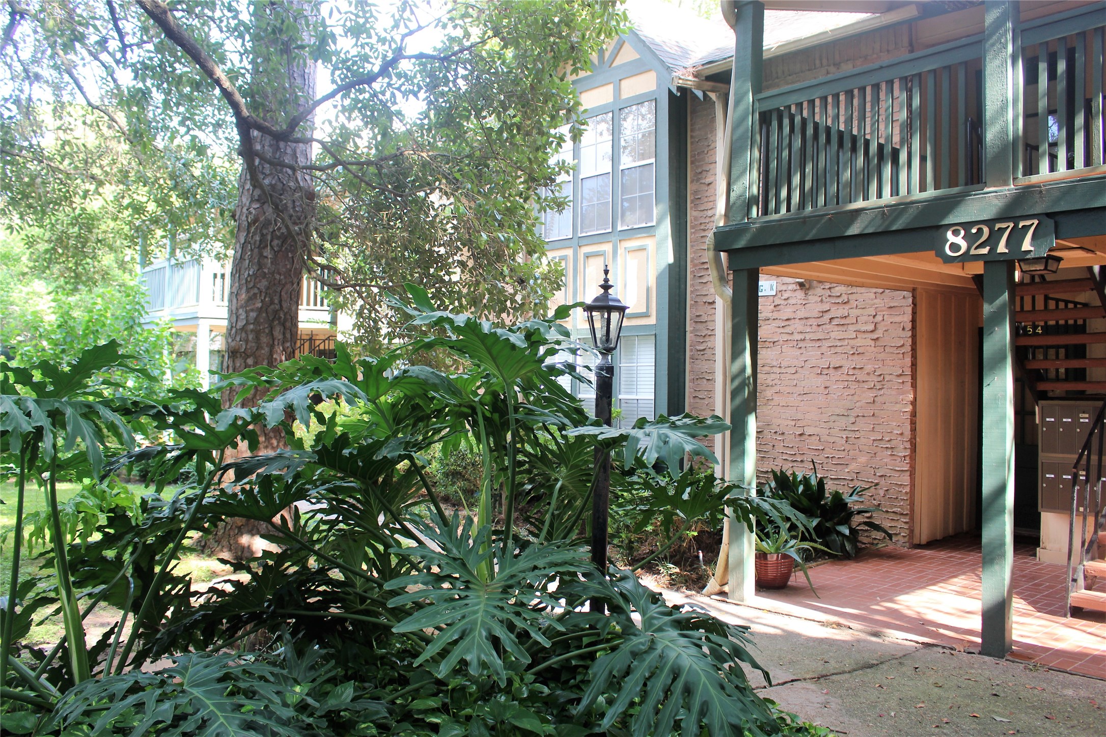 8277 Kingsbrook Road, Unit 255 Houston, TX 77024 - Photo 2 of 27