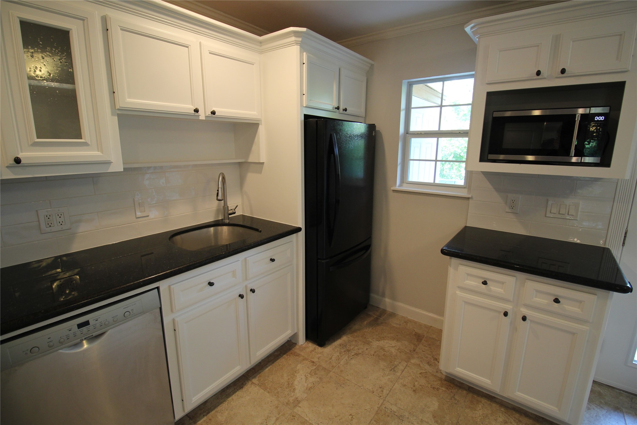 8277 Kingsbrook Road, Unit 255 Houston, TX 77024 - Photo 10 of 27 a kitchen with granite countertop white cabinets and refrigerator