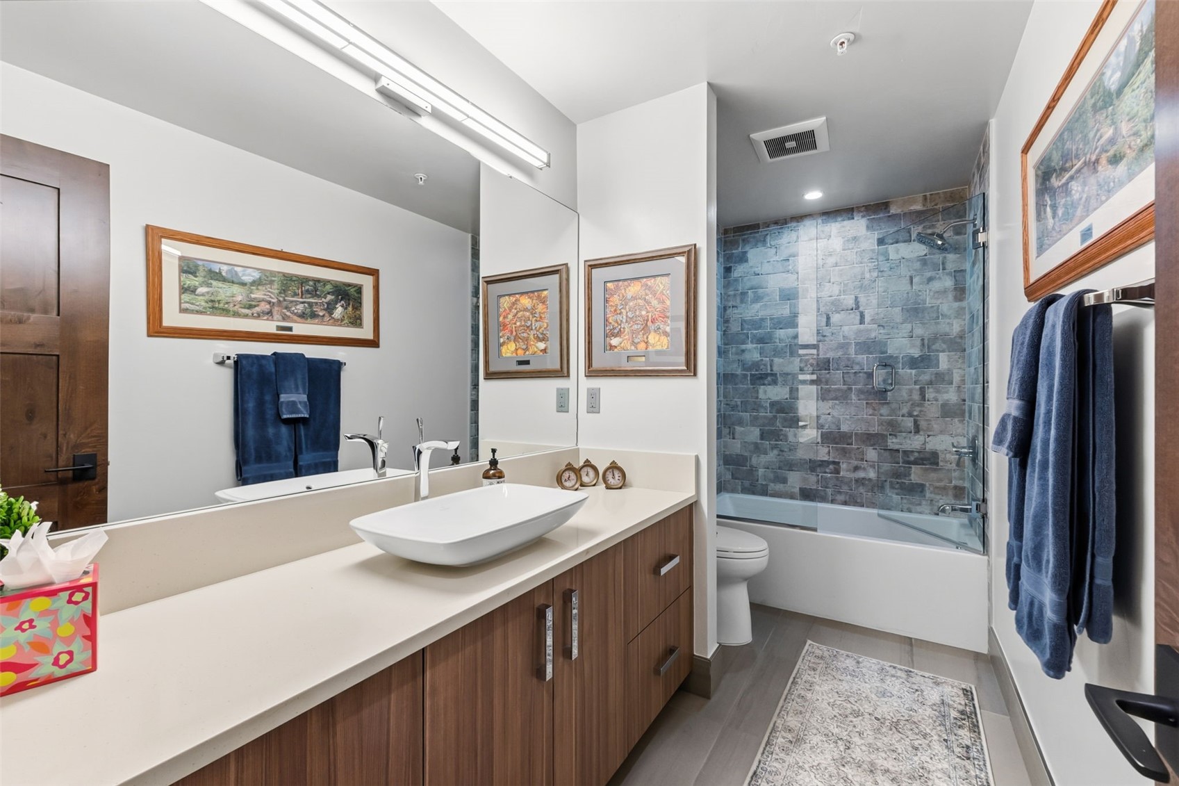 240 Game Trail Road Silverthorne, CO 80498 - Photo 13 of 49 a bathroom with a bathtub a sink and a large mirror