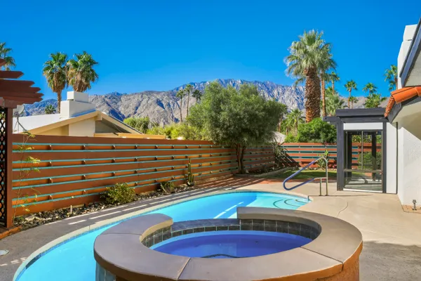 $599,000 | 1351 East Luna Way, Palm Springs, CA 92262