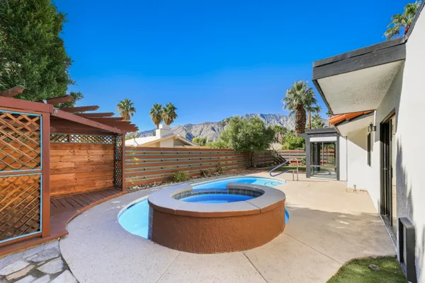 $599,000 | 1351 East Luna Way, Palm Springs, CA 92262