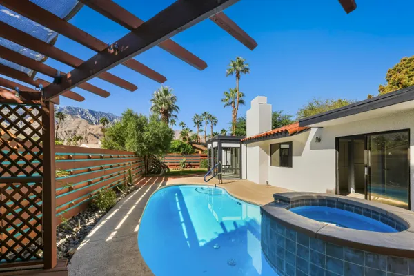 $599,000 | 1351 East Luna Way, Palm Springs, CA 92262