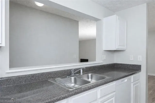 a close view of sink and tap