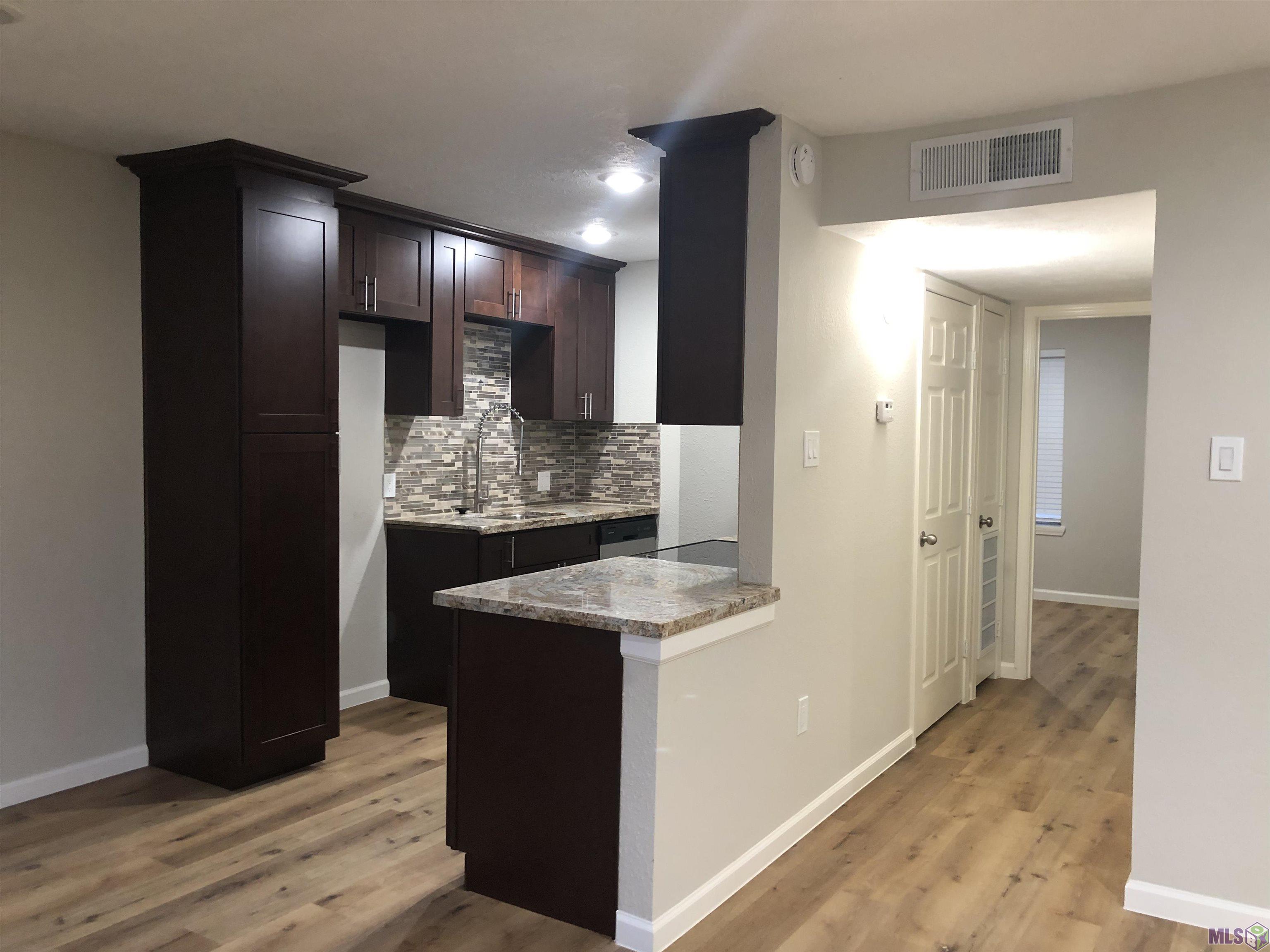 3030 Congress Boulevard, Unit 145 Baton Rouge, LA 70808 - Photo 3 of 11 Kitchen