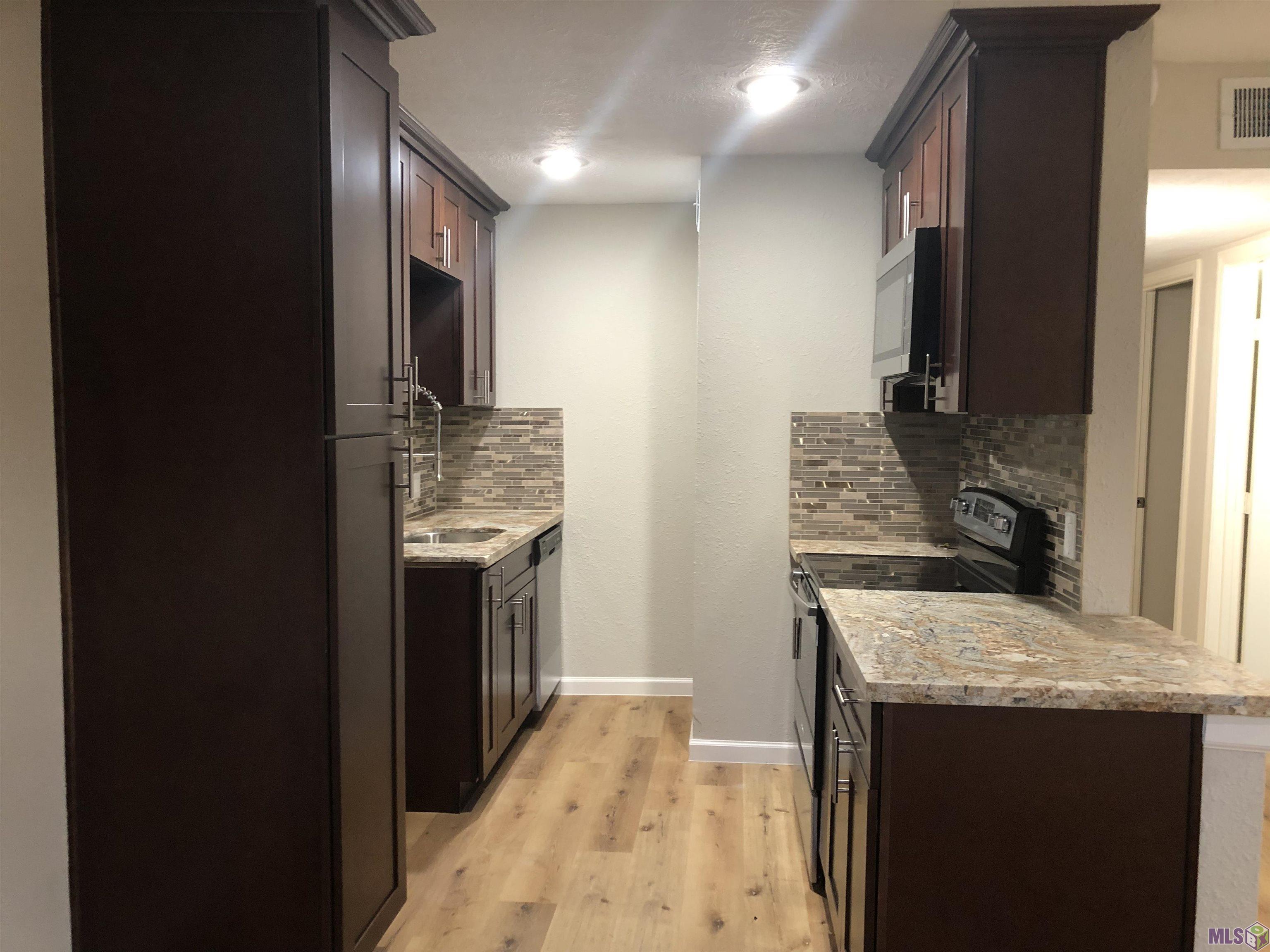 3030 Congress Boulevard, Unit 145 Baton Rouge, LA 70808 - Photo 5 of 11 Kitchen