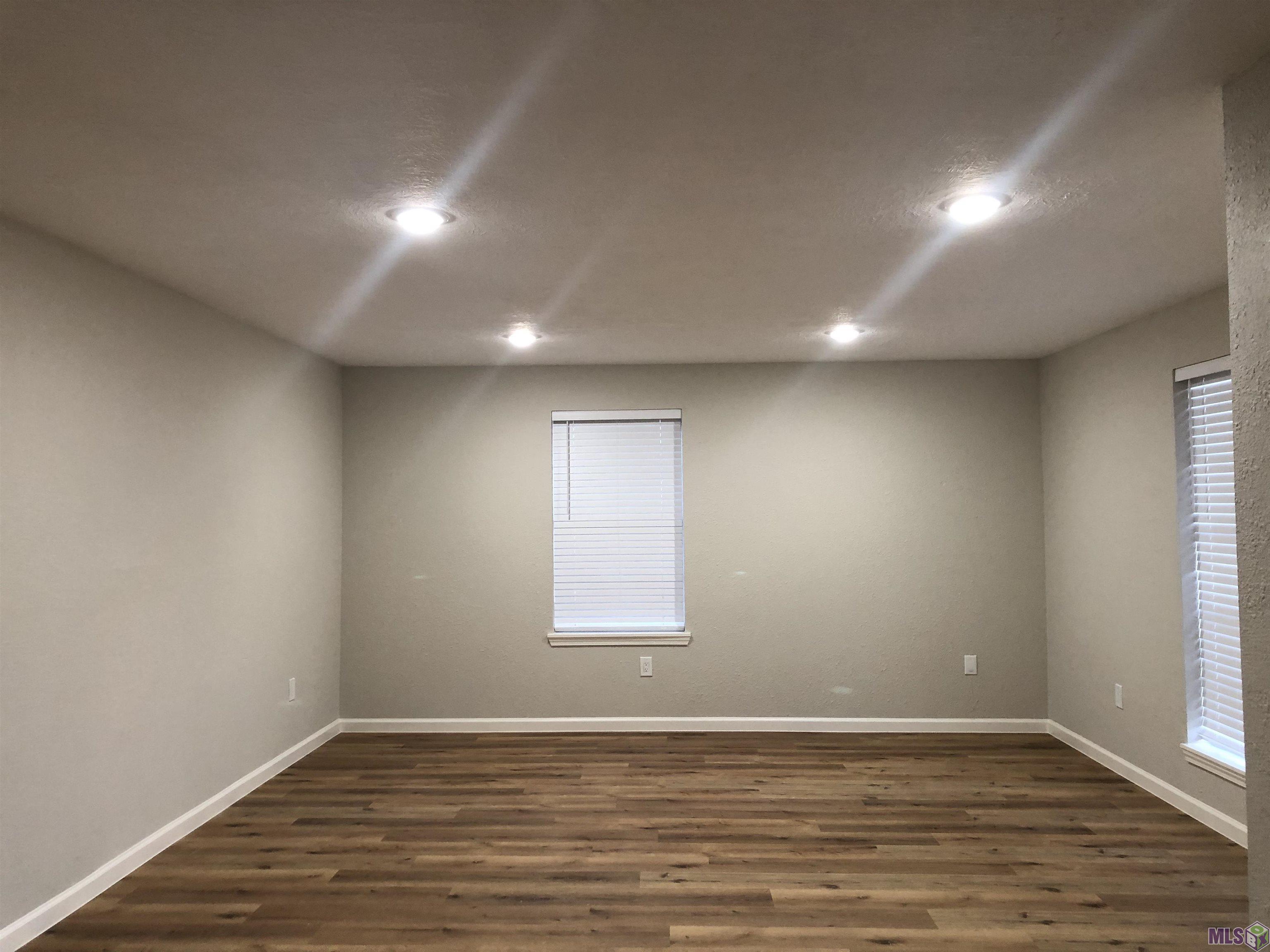 3030 Congress Boulevard, Unit 145 Baton Rouge, LA 70808 - Photo 7 of 11 Living Room