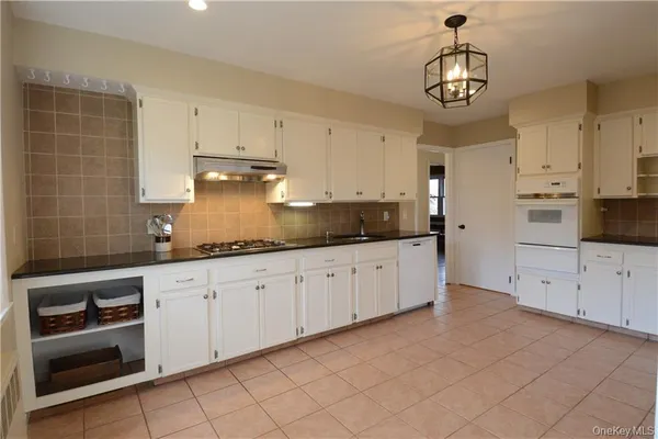 $7,500 | 4 Knollwood Road, Eastchester, NY 10709