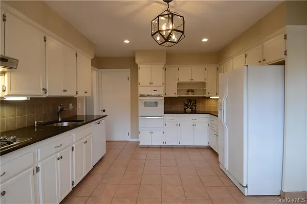 $7,500 | 4 Knollwood Road, Eastchester, NY 10709