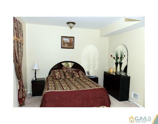 28 Clearview Road East Brunswick, NJ 08816 - Photo 8 of 10 Gallery Image 8