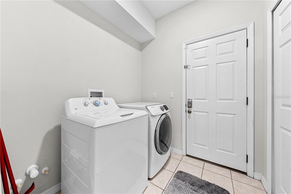 4301 Presidio Way Kissimmee, FL 34746 - Photo 35 of 50 a utility room with dryer and washer