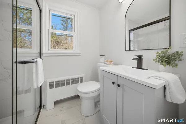 $599,900 | 35 Dyer Avenue, Canton, CT 06019