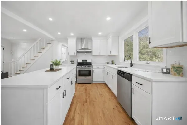 $599,900 | 35 Dyer Avenue, Canton, CT 06019