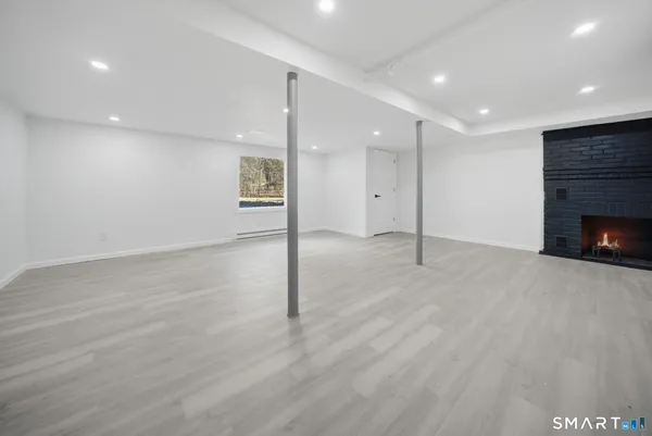 $599,900 | 35 Dyer Avenue, Canton, CT 06019