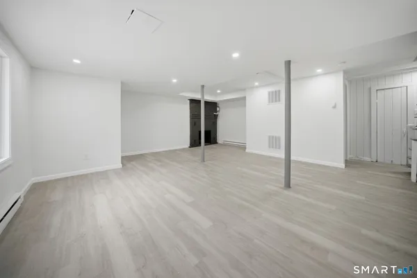 $599,900 | 35 Dyer Avenue, Canton, CT 06019