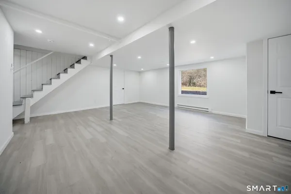 $599,900 | 35 Dyer Avenue, Canton, CT 06019