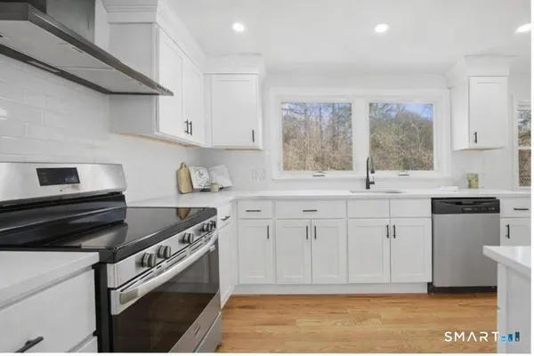 $599,900 | 35 Dyer Avenue, Canton, CT 06019