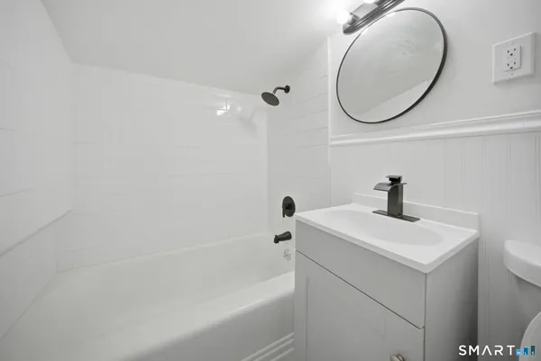 $599,900 | 35 Dyer Avenue, Canton, CT 06019