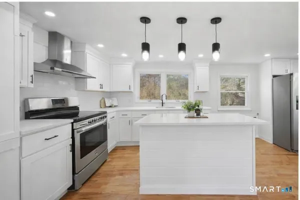 $599,900 | 35 Dyer Avenue, Canton, CT 06019