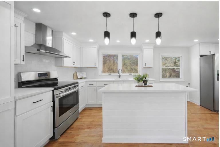 35 Dyer Avenue Canton, CT 06019 - Photo 4 of 36