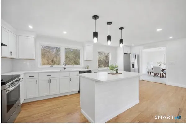 $599,900 | 35 Dyer Avenue, Canton, CT 06019