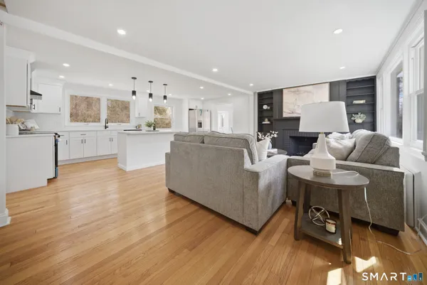 $599,900 | 35 Dyer Avenue, Canton, CT 06019