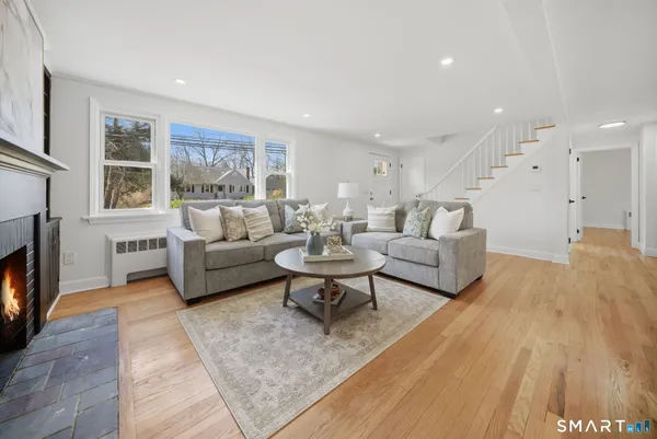 $599,900 | 35 Dyer Avenue, Canton, CT 06019