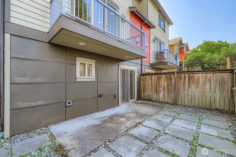 $910,000 | 3635 Evanston Avenue North, Unit B, Seattle, WA 98103