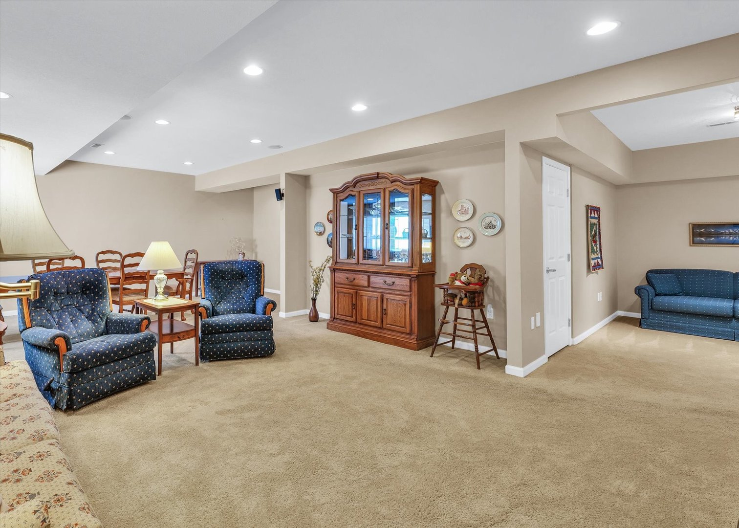 3204 Ridge Park Road Urbana, IL 61802 - Photo 37 of 56 a living room with furniture and a flat screen tv