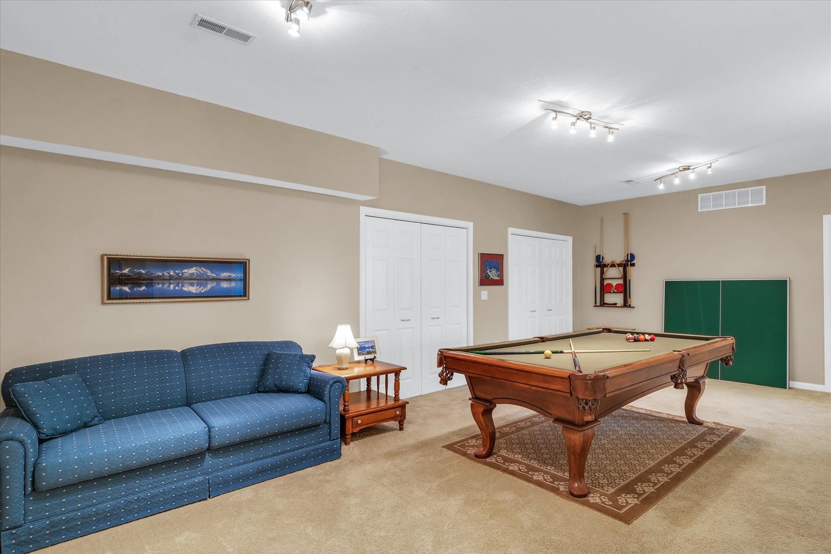 3204 Ridge Park Road Urbana, IL 61802 - Photo 41 of 56 a living room with furniture and a table