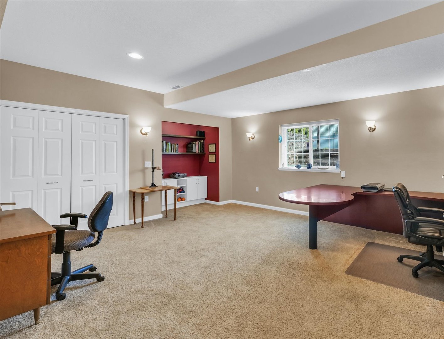 3204 Ridge Park Road Urbana, IL 61802 - Photo 44 of 56 a view of a livingroom with workspace and a window