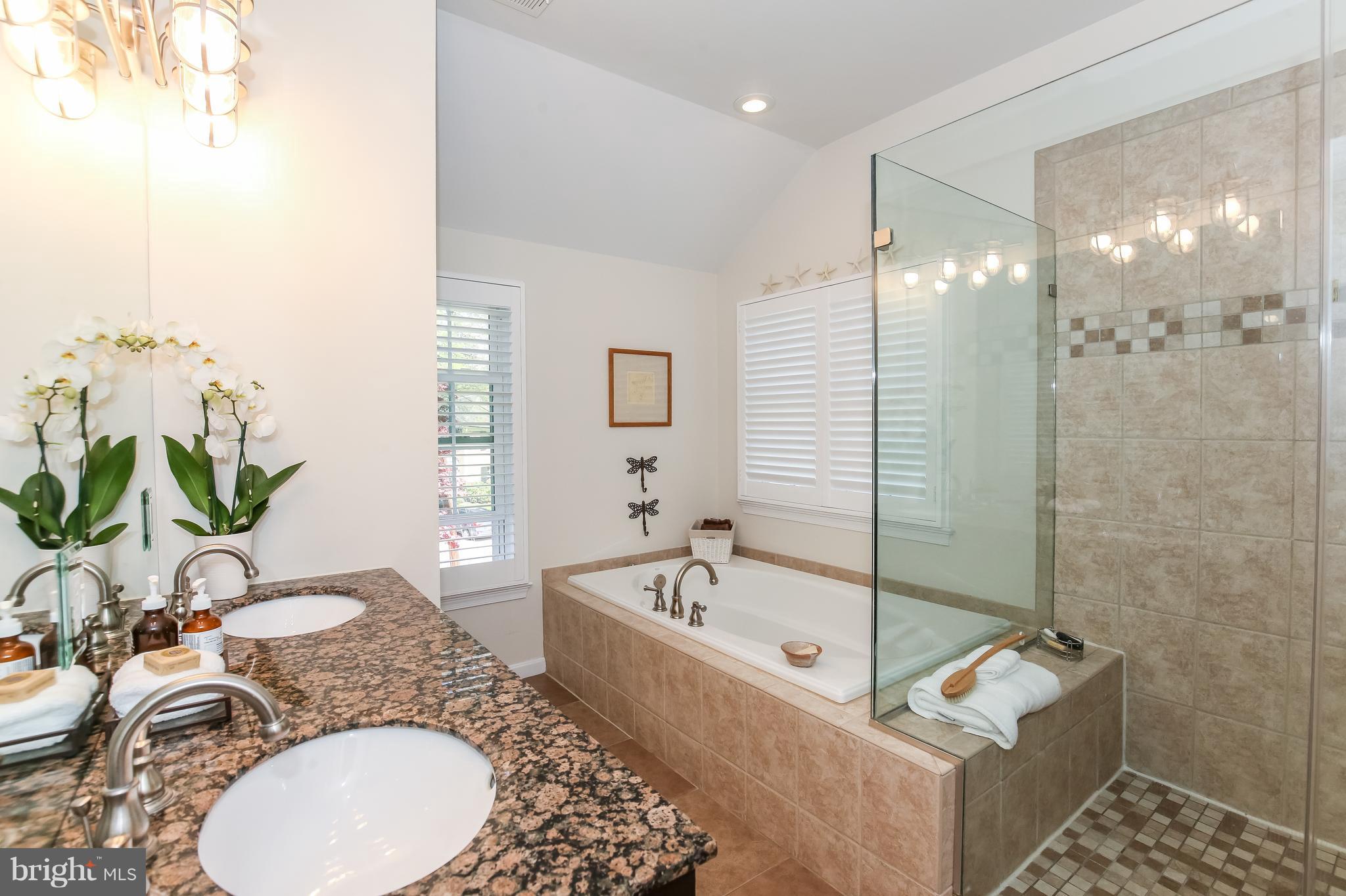 4906 Baltan Road Bethesda, MD 20816 - Photo 13 of 23 Owner's Bath