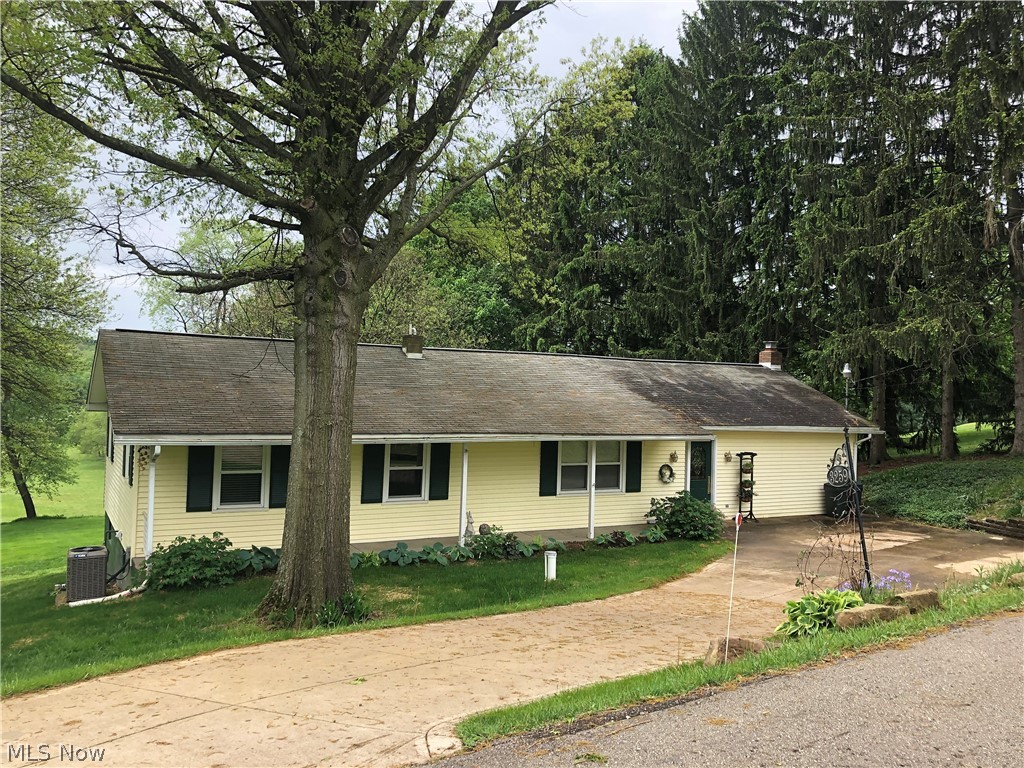 3259 Circleview Dover, OH 44622 - Photo 1 of 34