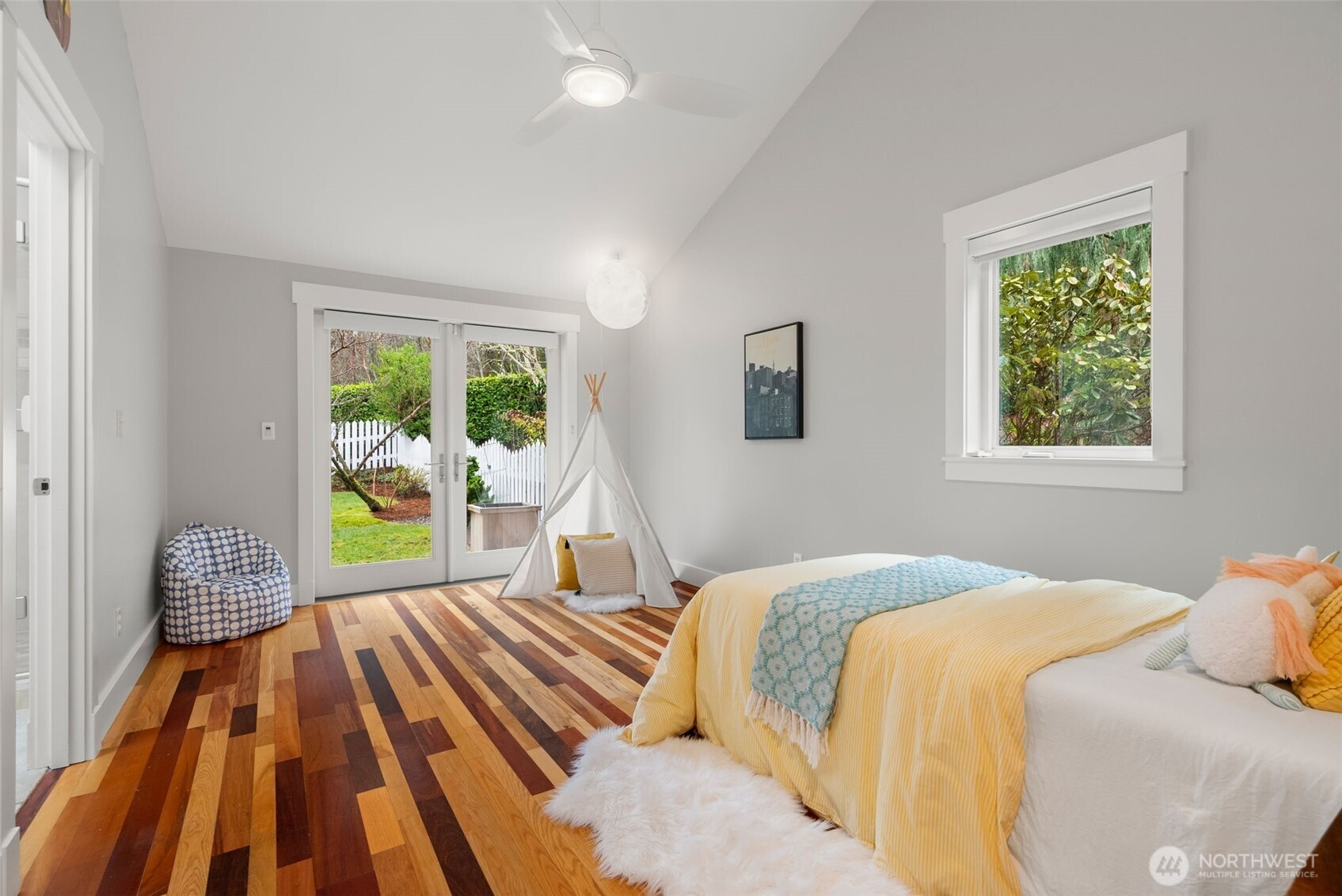 8803 Northeast Koura Road Bainbridge Island, WA 98110 - Photo 24 of 38