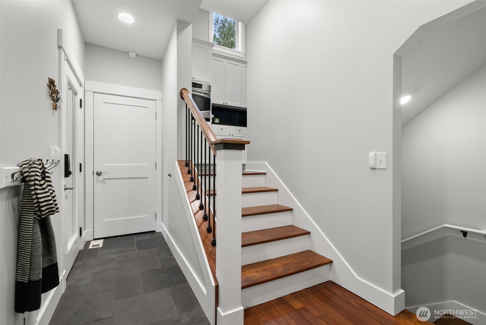 8803 Northeast Koura Road Bainbridge Island, WA 98110 - Photo 25 of 38