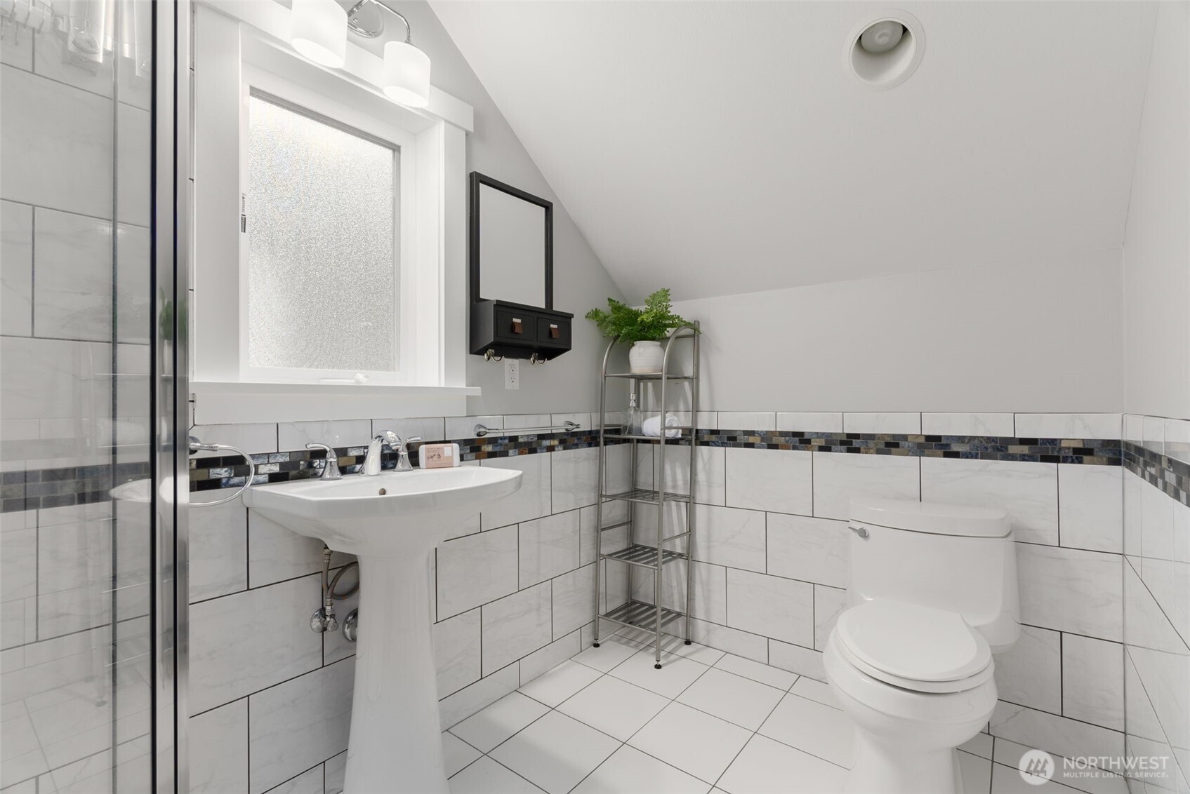 8803 Northeast Koura Road Bainbridge Island, WA 98110 - Photo 33 of 38