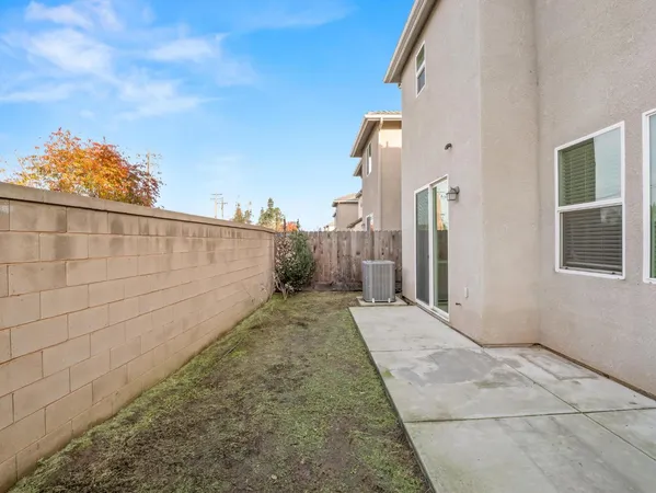 $405,000 | 1913 Oak Lane, Clovis, CA 93611