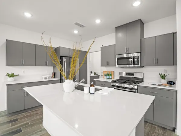 $405,000 | 1913 Oak Lane, Clovis, CA 93611