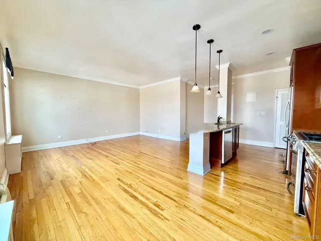 $3,700 | 111 7th Street, Unit 410, Garden City, NY 11530